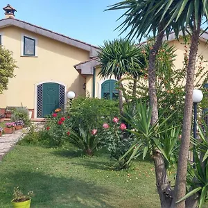 https://la-casa-del-melograno-santa-venerina.sicilyhotelsitaly.net